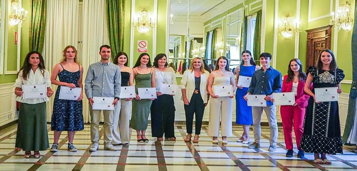 Reconocimiento a los mejores estudiantes en la PEVAU